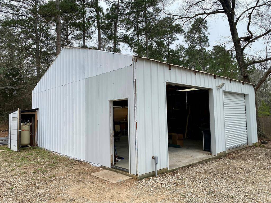 30'x30' Workshop with Built-in Air Compressor