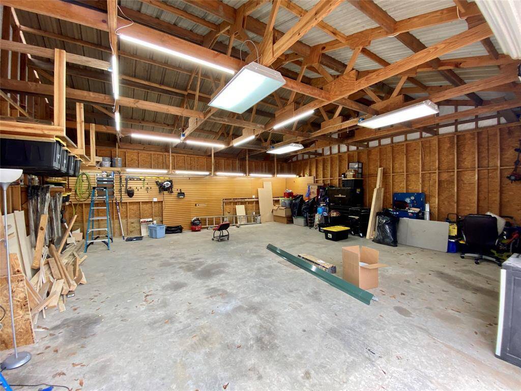 30'x30' Workshop with Built-in Air Compressor
