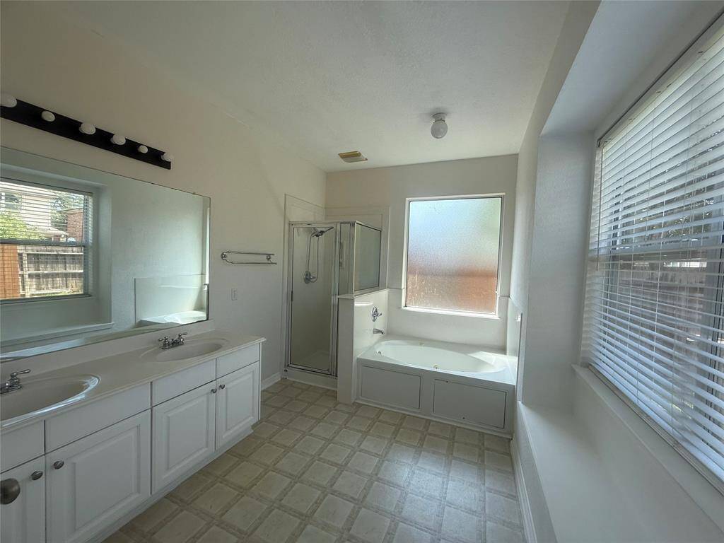 En-suite bathroom with separate jet tub & shower and double sinks.