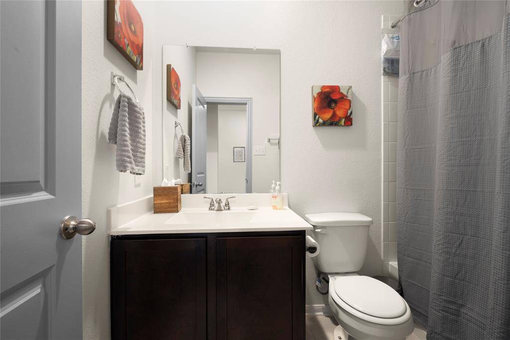 Guest full bath with shower and tub.