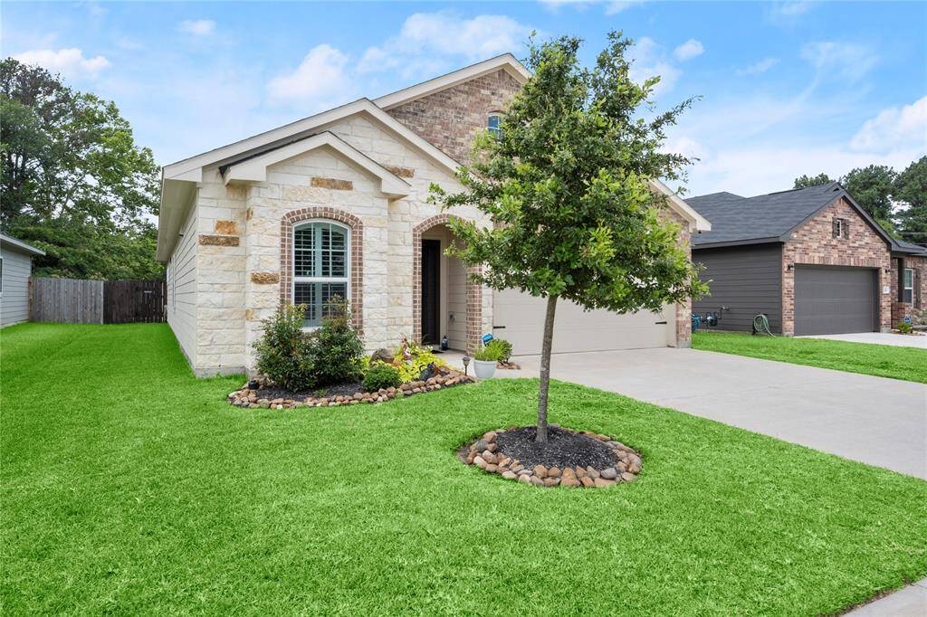Well maintained landscaping.
