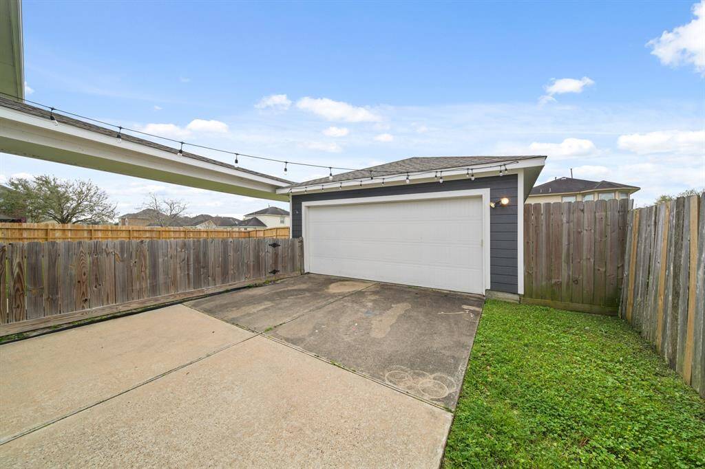 Detached garage