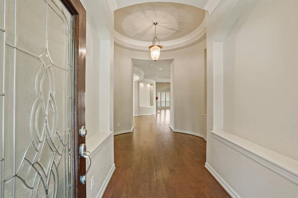 Entryway opens to a beautiful rotunda and art niches.