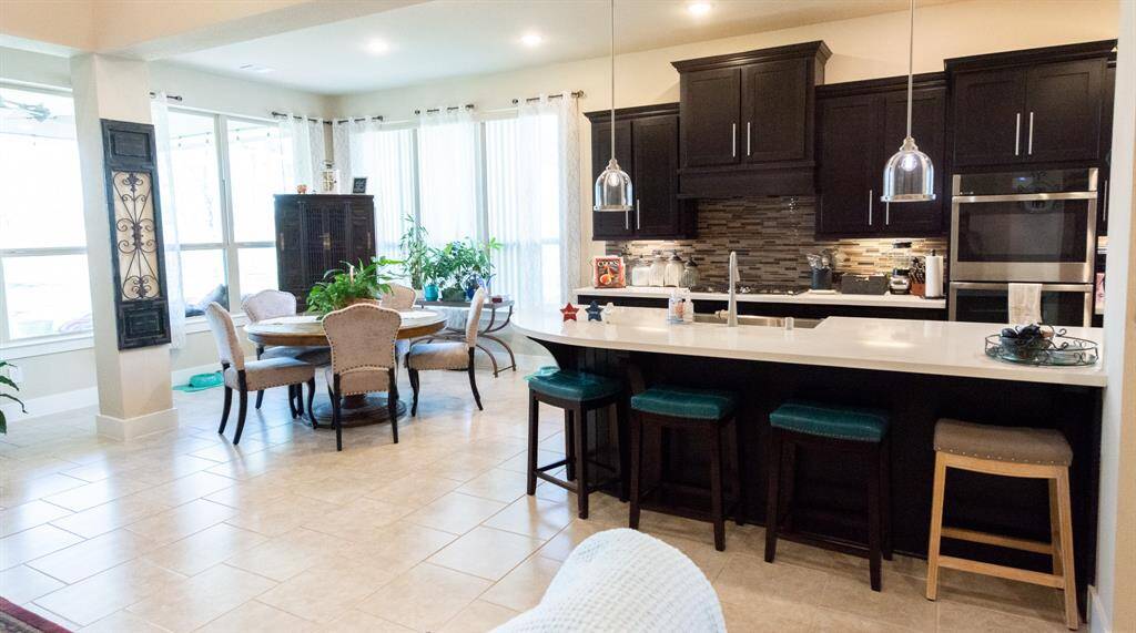 breakfast area off kitchen