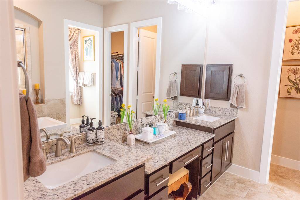 primary bath down soaking tub, and separate shower