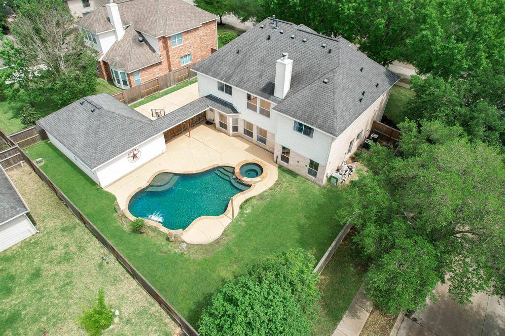 The fabulous oversized corner lot gives you plenty of grassy space around the pool to enjoy!