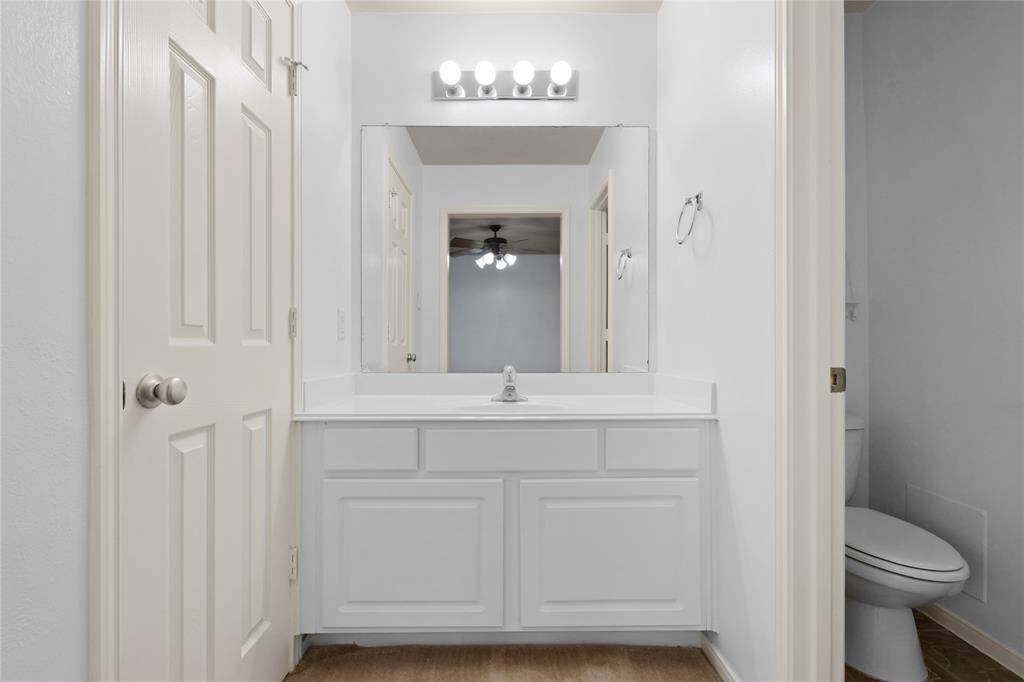 A separate sink area for each bedroom makes mornings a lot easier.