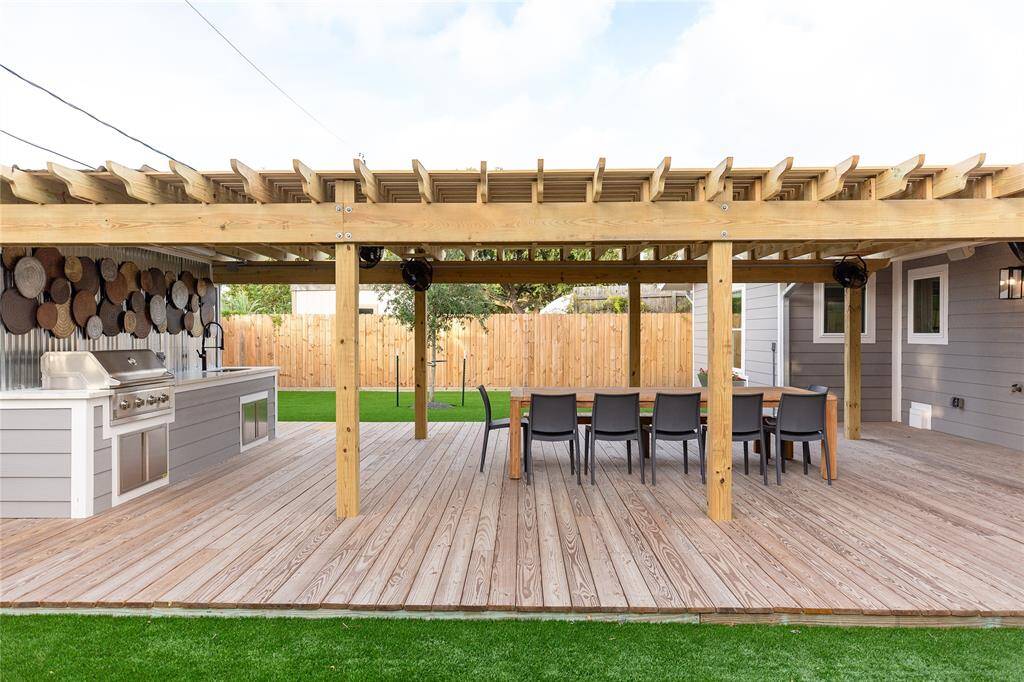 Large space to entertain in,