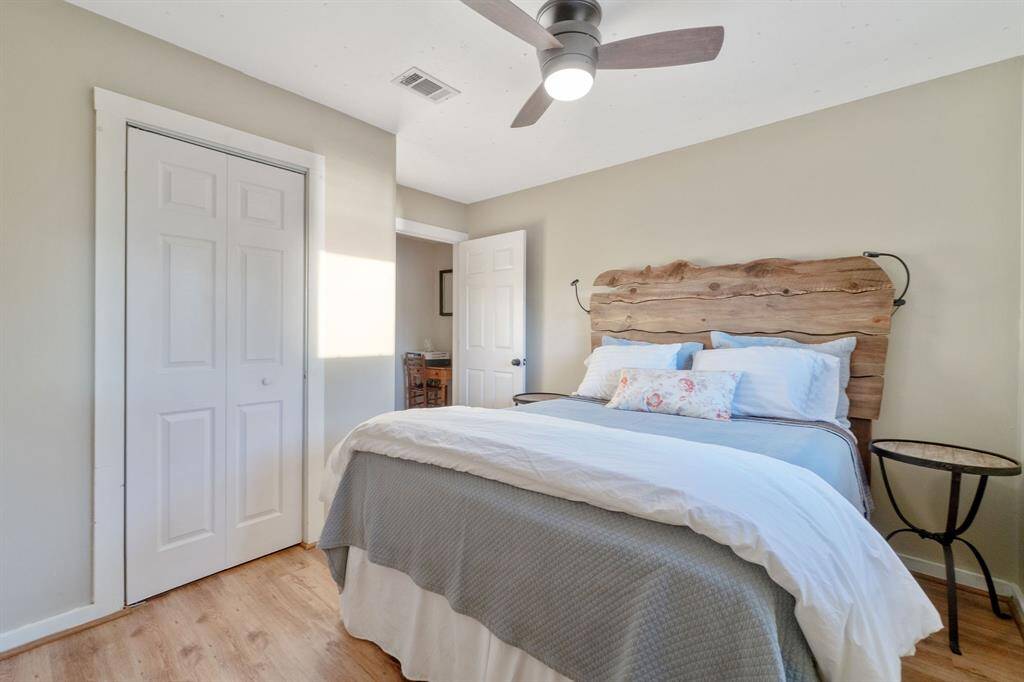 Guest bedroom