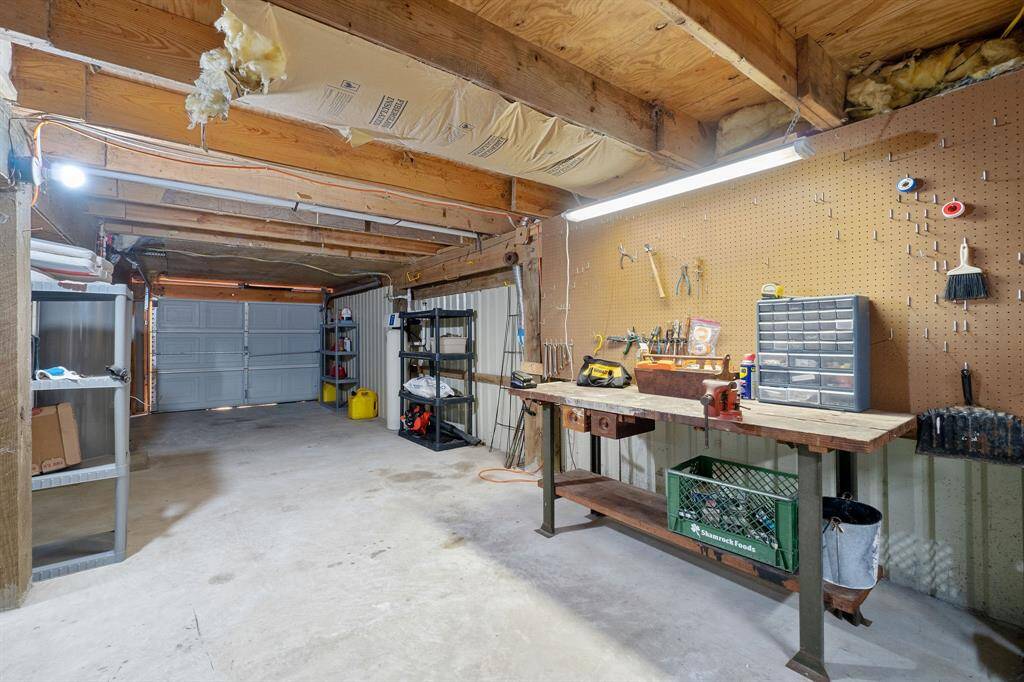 Spacious with garage door opening