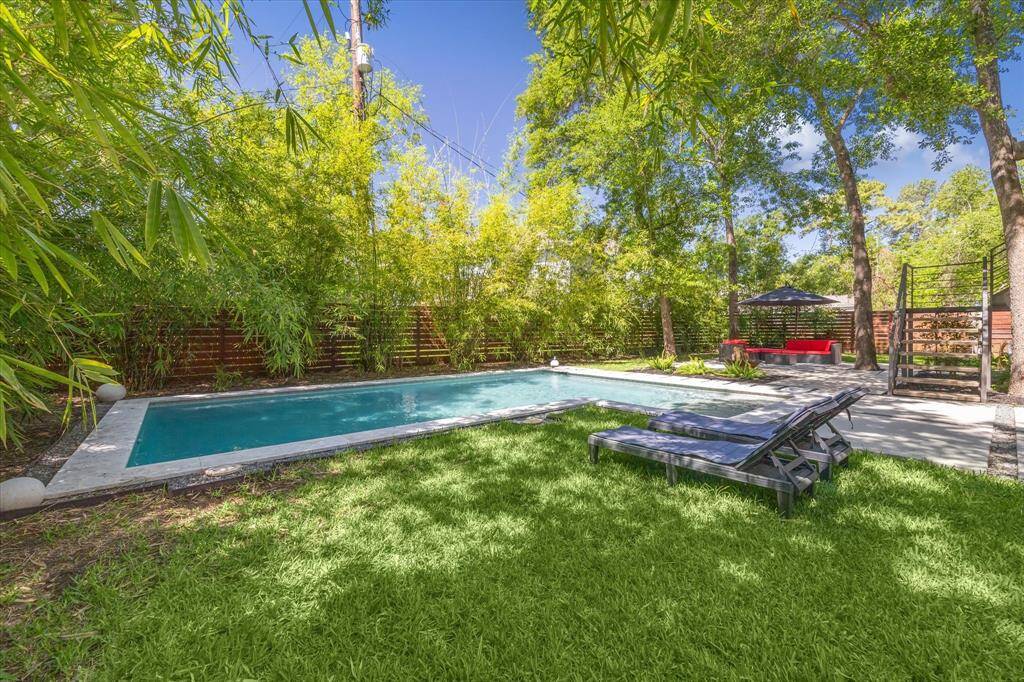 The pool is prefect for relaxing after a busy day!