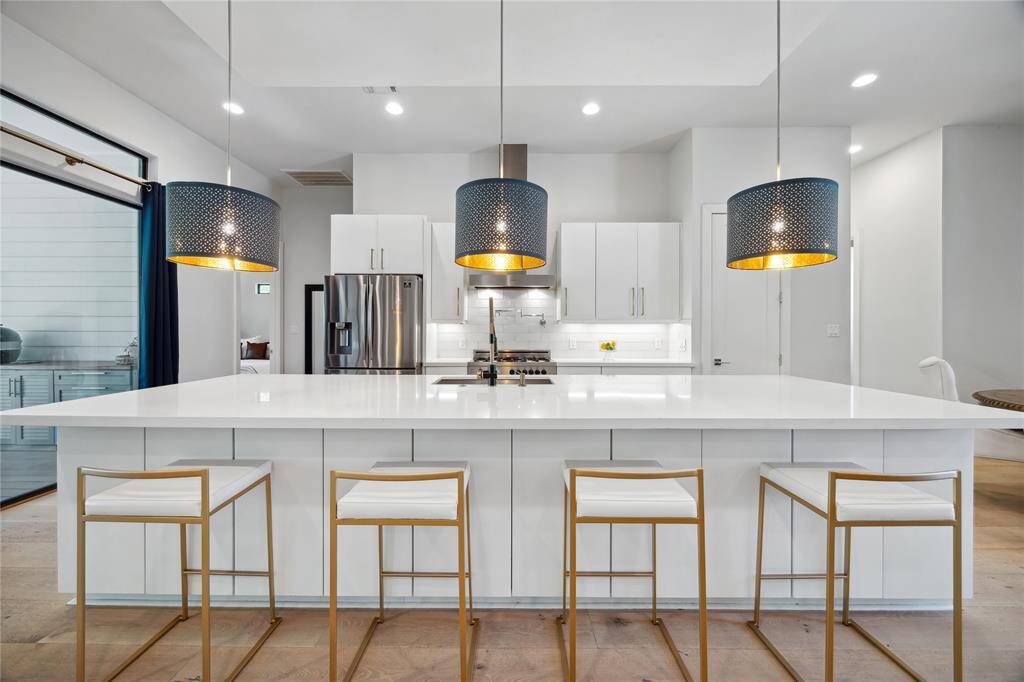 The kitchen, an integral part of thishome's open-concept design,seamlessly flows off the living room,creating a harmonious andconnected living space.