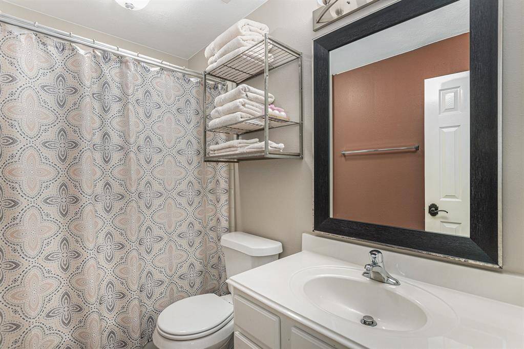 upstairs full bath 1