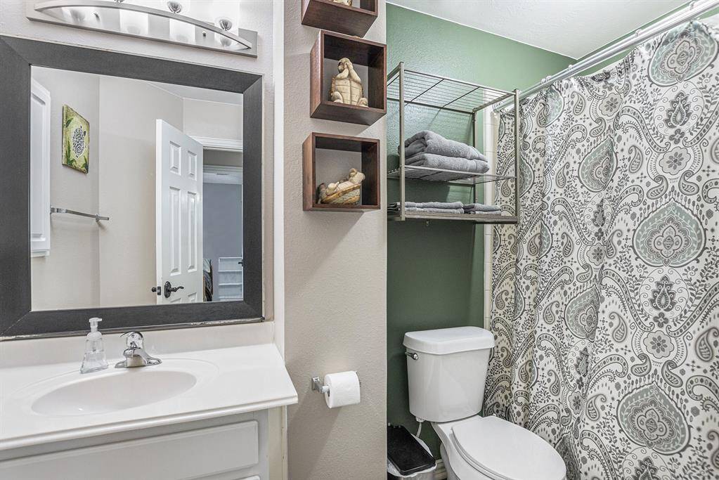 full bath upstairs 2
