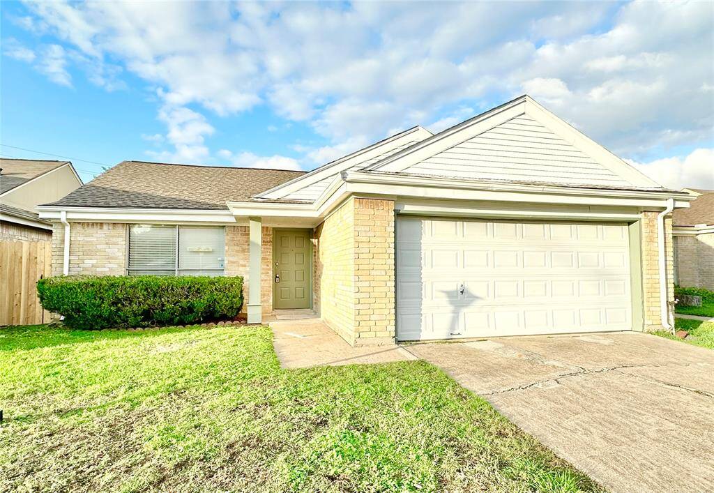 Welcome to 3/2/2 Recently updated move-in ready home!
