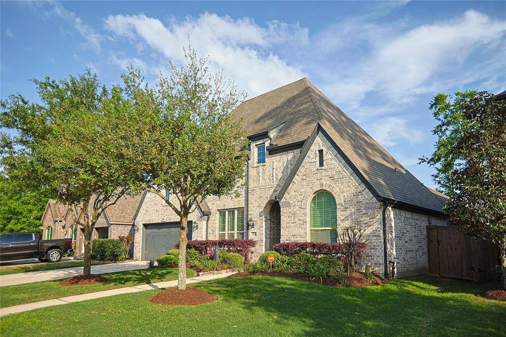 Stunning Highland home with all brick exterior