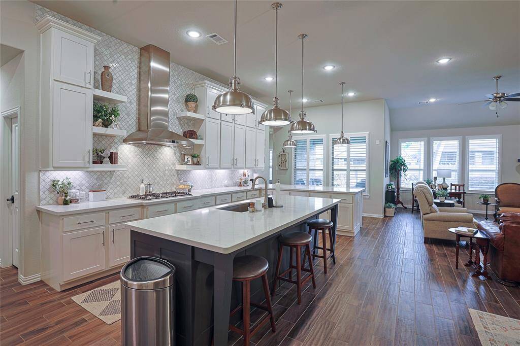 Stunning chef's kitchen with Gen X 5 burner cooktop