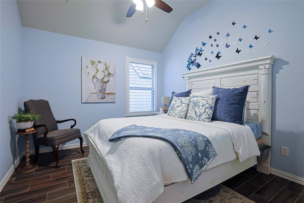 Secondary bedroom