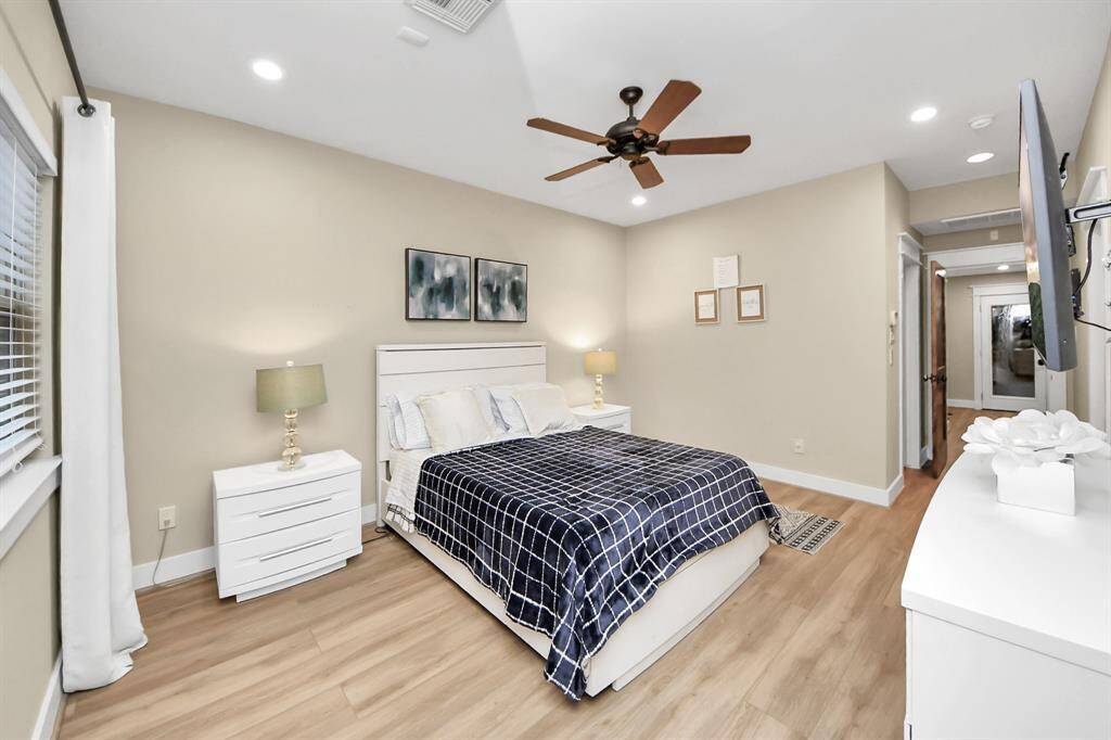 Primary bedroom (first floor)
