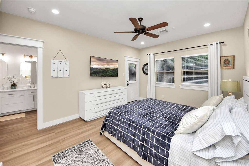 Primary bedroom (first floor)