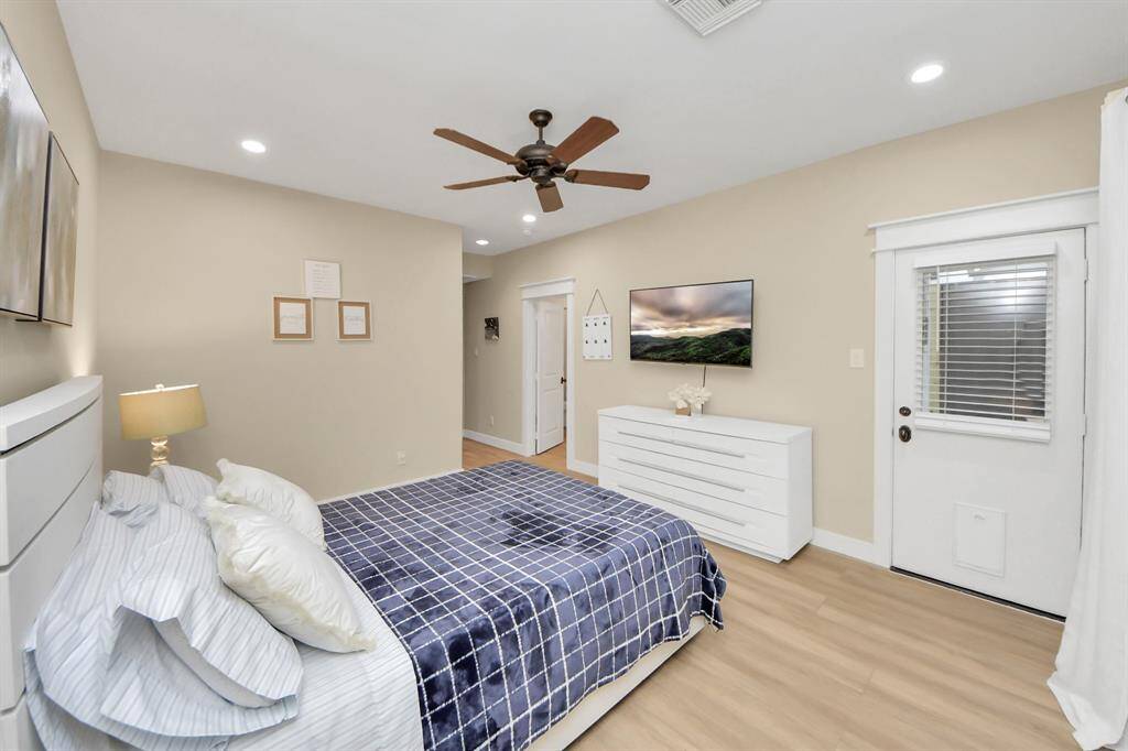 Primary bedroom (first floor)