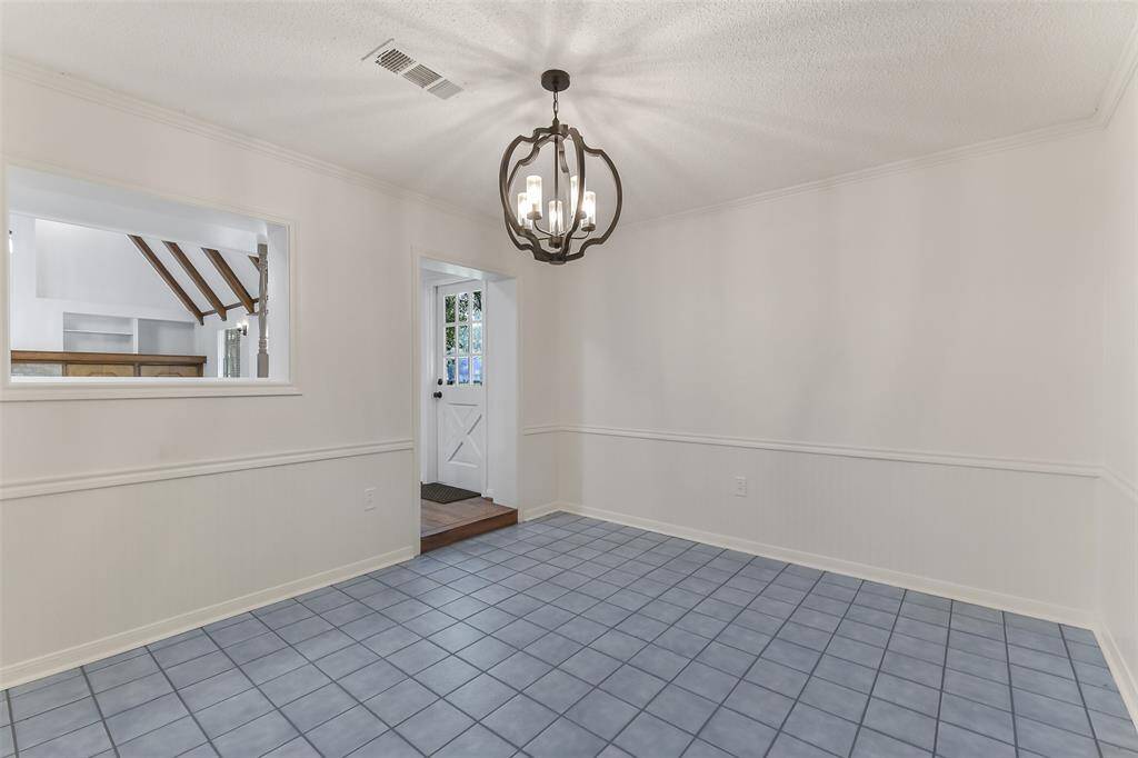 “Charming breakfast area just off the kitchen—perfect for morning coffee.”