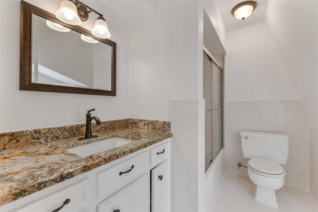 Full bathroom inside bedroom (2)on 2nd floor