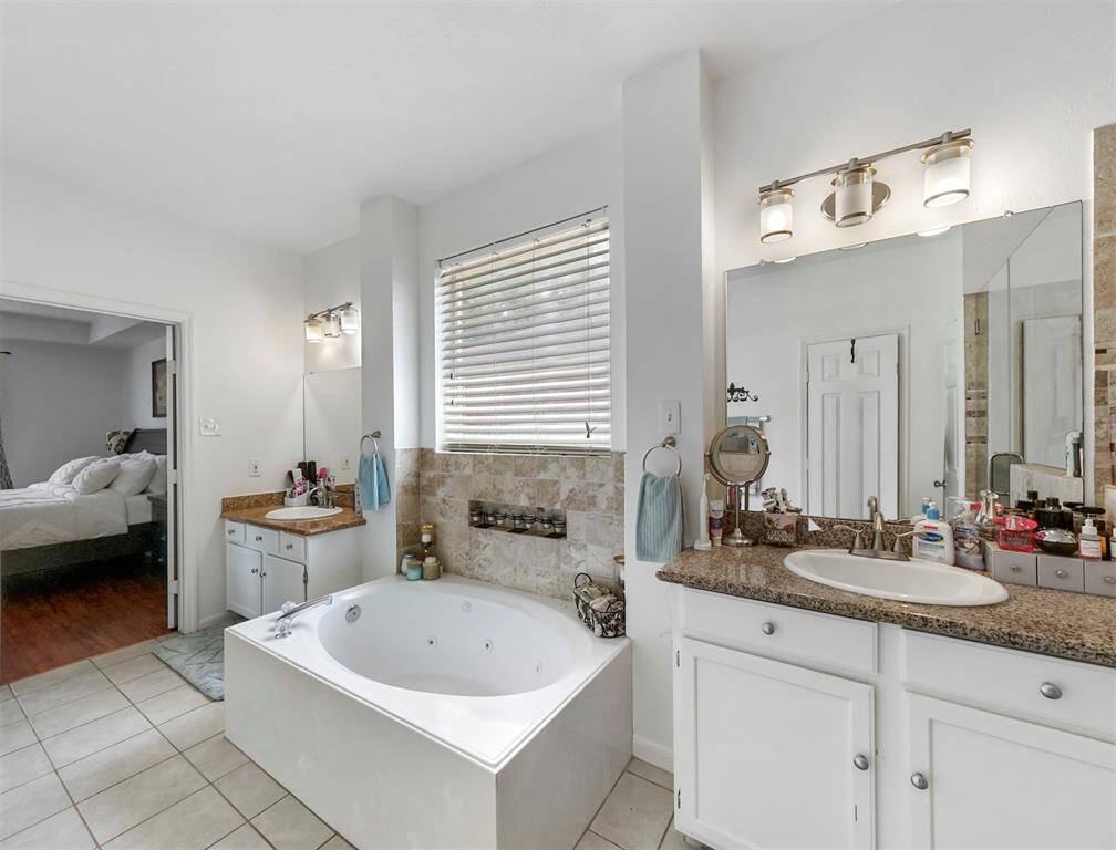 Soak the day away in your jetted tub.