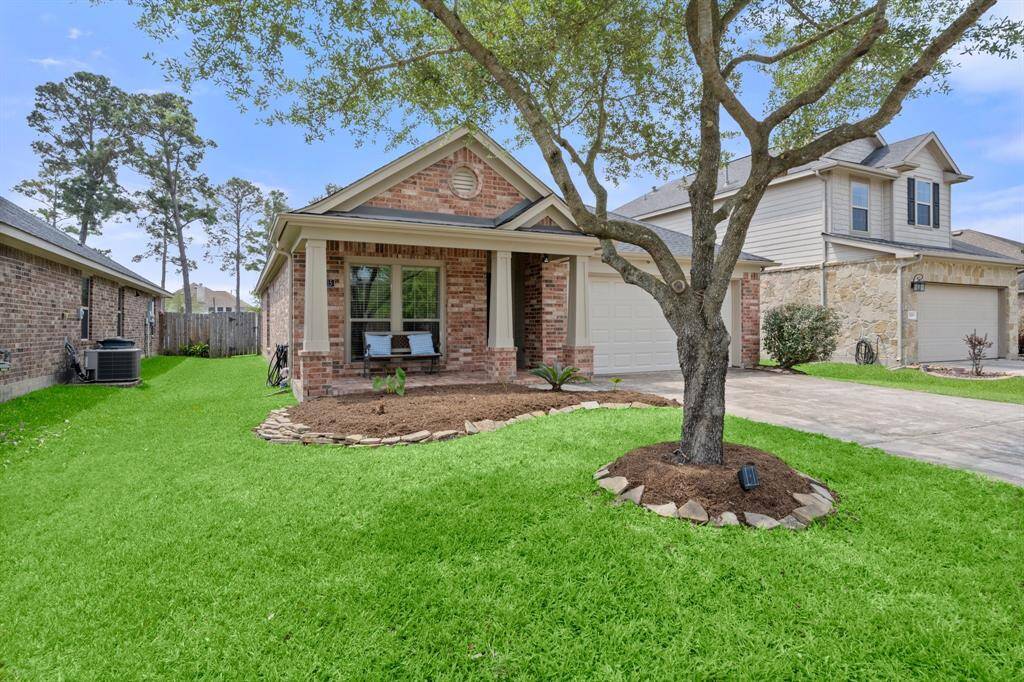 Welcome home to Brantfield Park Ln