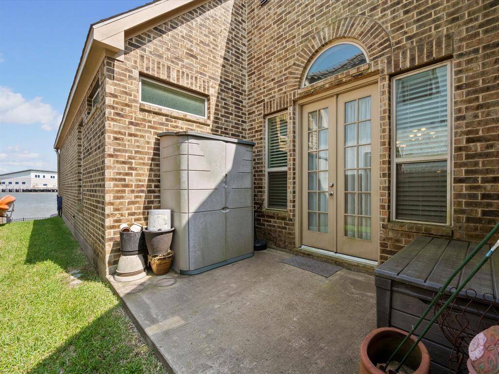 Side patio area