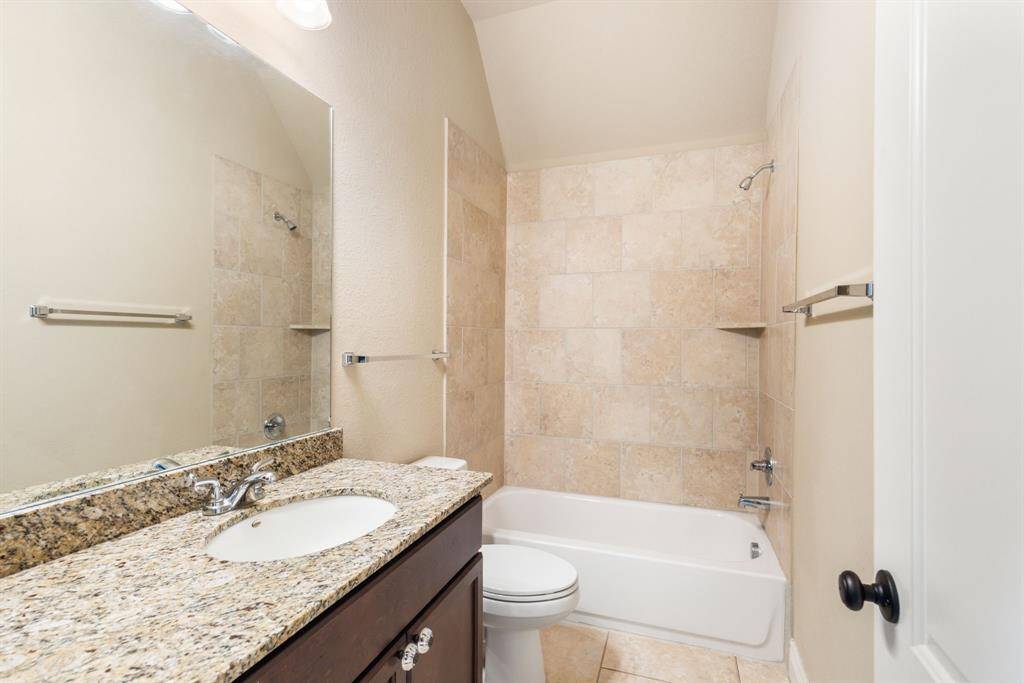 Secondary bathroom.