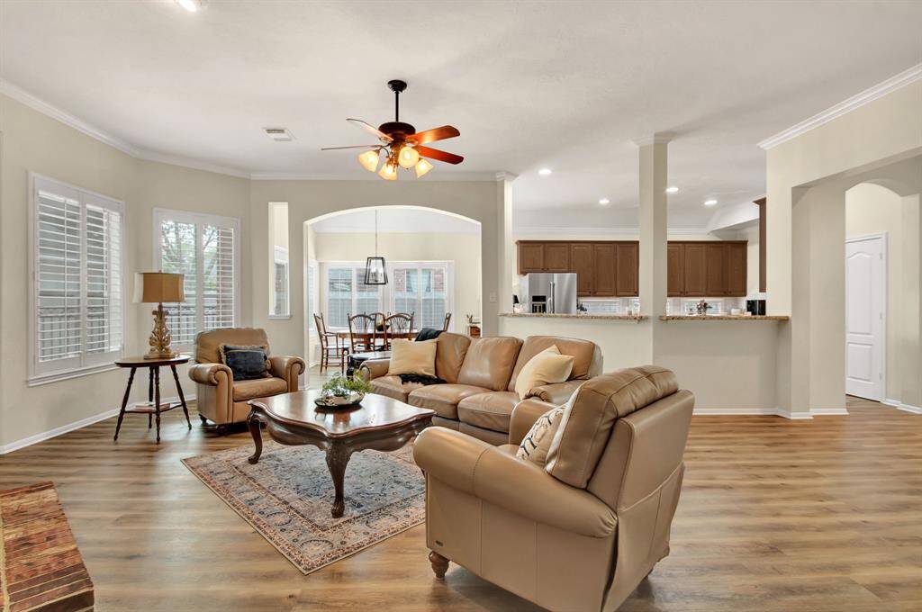 Spacious living room
