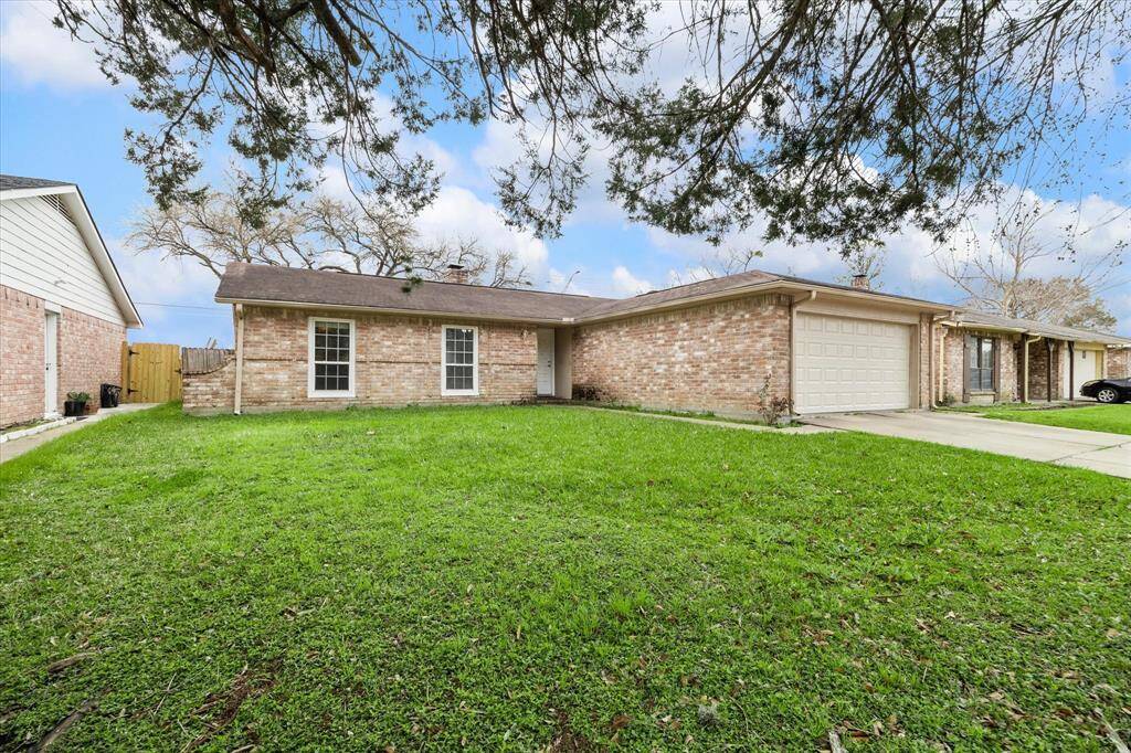 Zoned to Fort Bend I.S.D. schools, Townewest is an established community with many amenities.