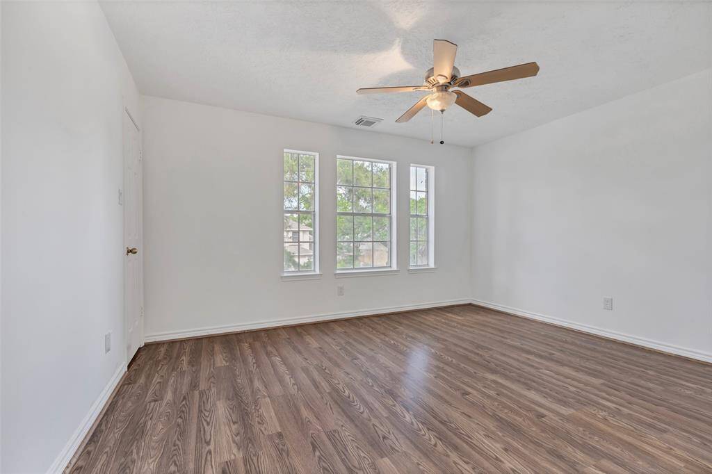 Secondary bedroom