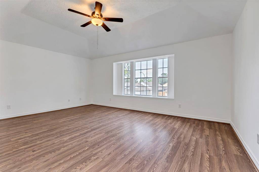 Secondary bedroom