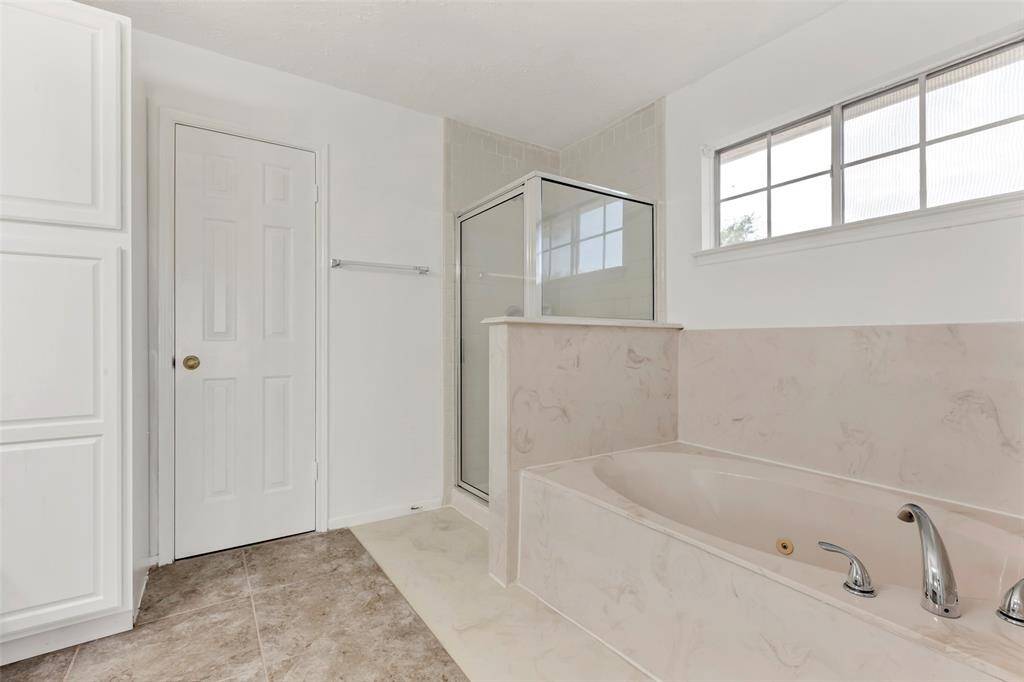 Main bathroom with separate tub and shower