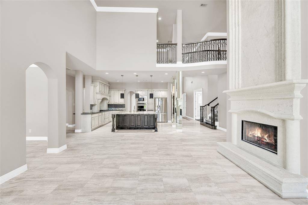 An open, expansive layout with soaring 25-foot ceilings