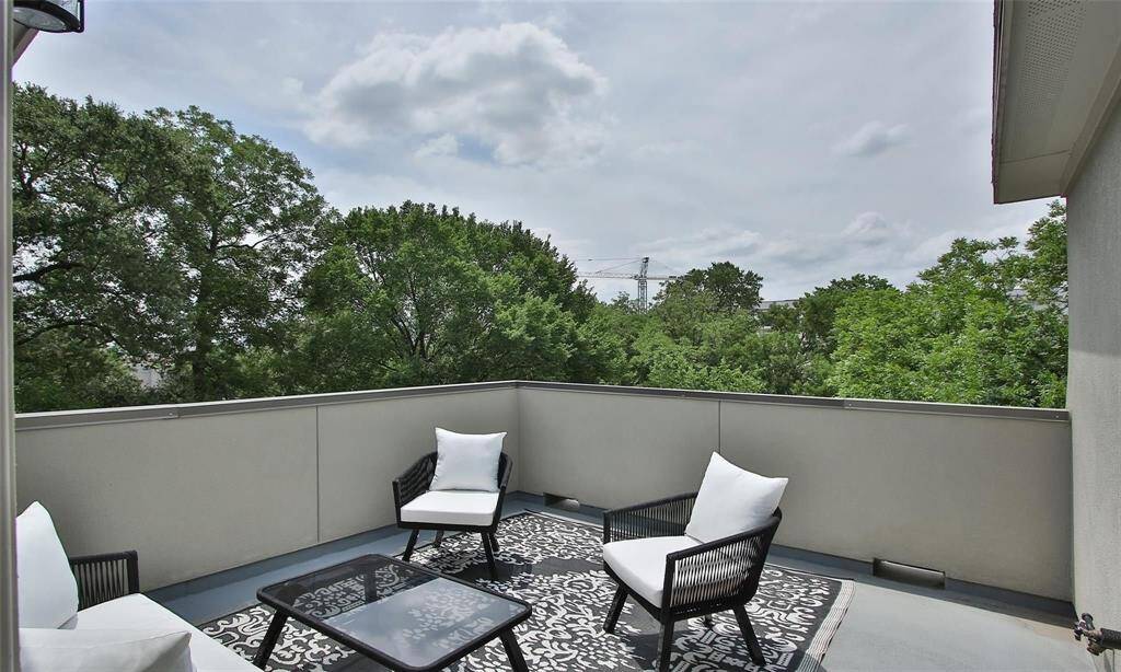 Step outside to your private oasis nestled among the trees. This 4th floor rooftop deck with downtown views, is the perfect place to unwind.