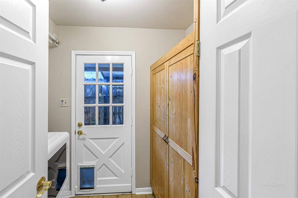 Great laundry room with lots of storage!