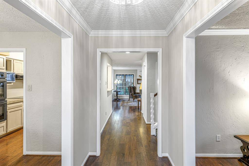 Laminate, carpet and tile flooring throughout the home