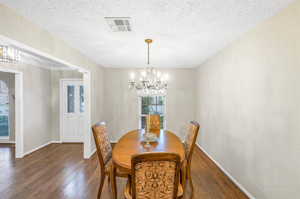 Spacious dinning