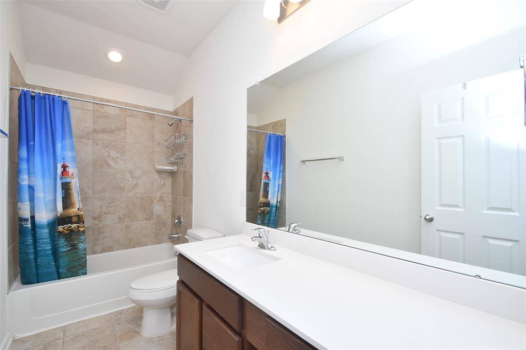 Secondary Full Bathroom