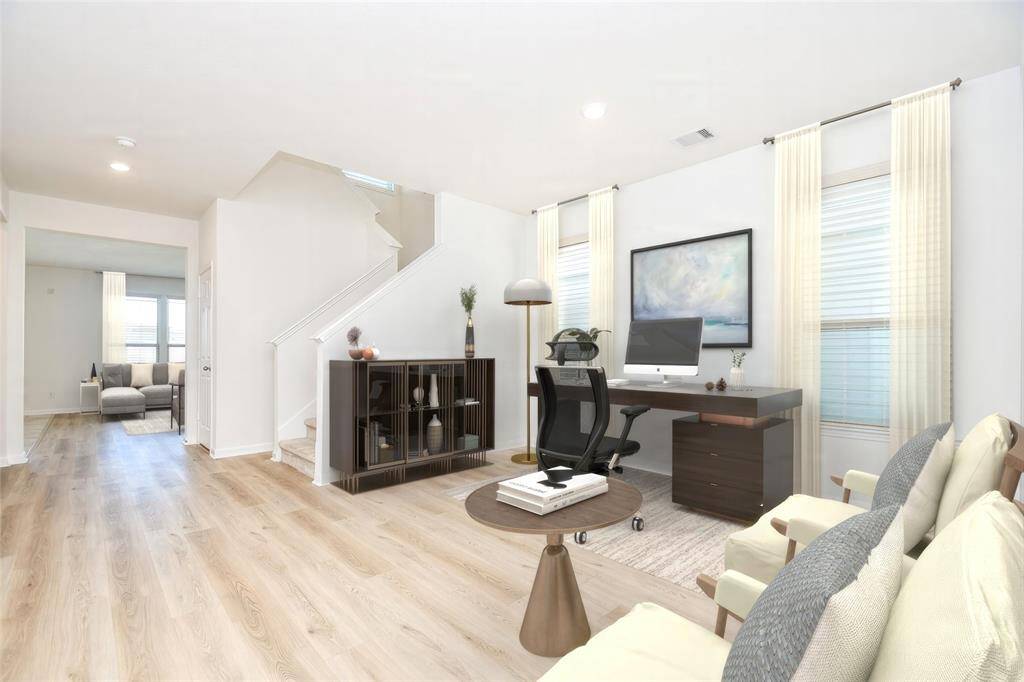 Flex area/Office/Study- Virtually staged