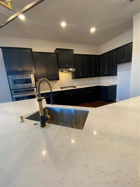 Kitchen & living room open concept