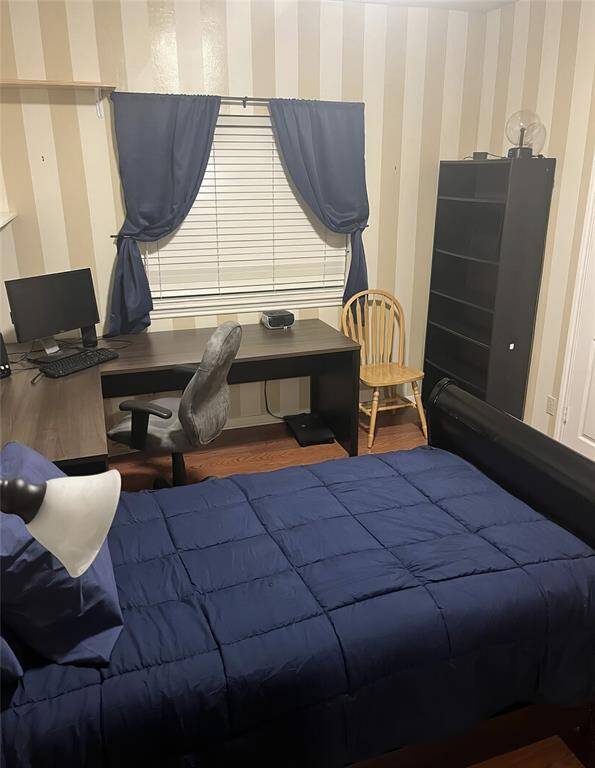 Secondary bedroom/study