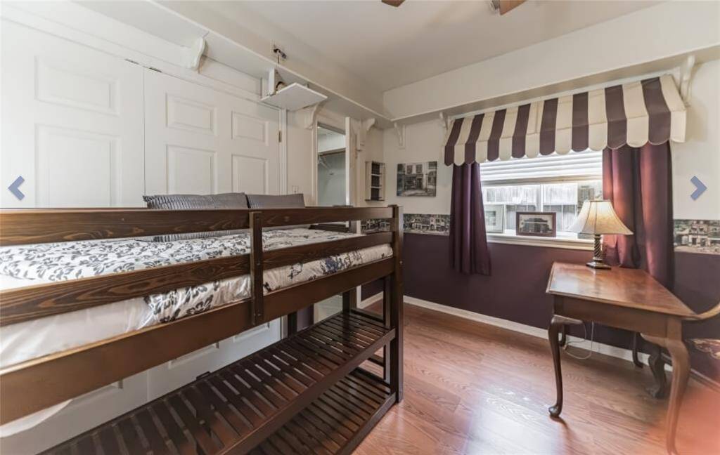 Secondary  Paris room