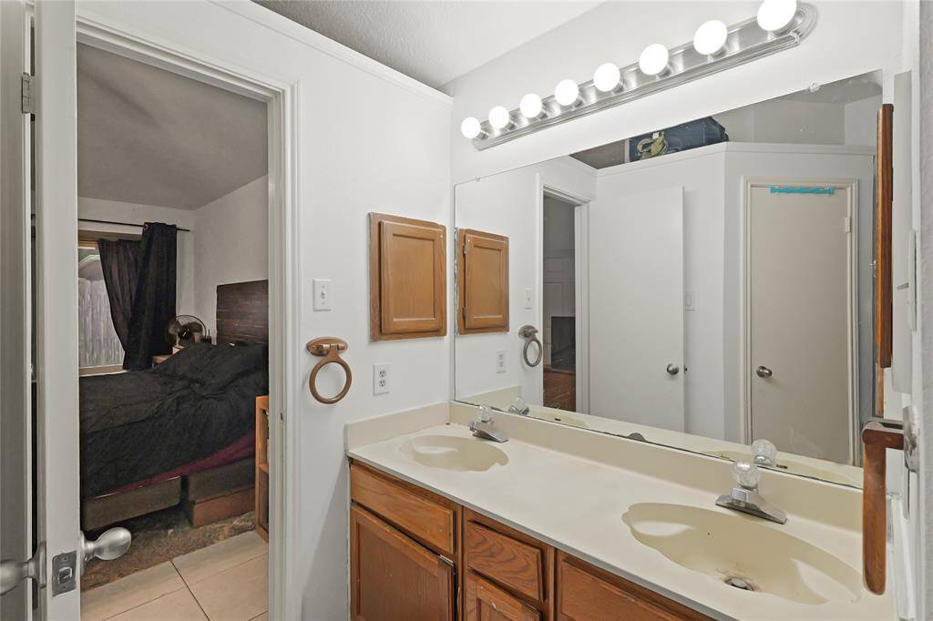 Ensuite with view of Primary Bedroom