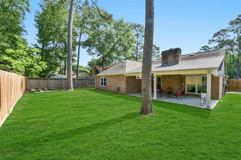 In addition to a nice back yard, this neighborhood has a community pool and a paved walking trail.