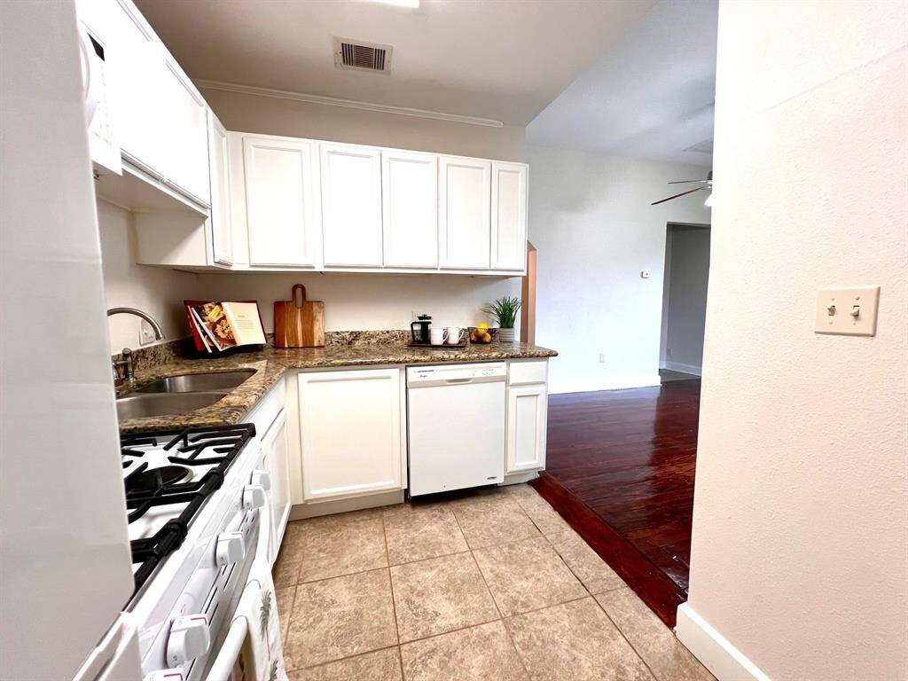 Open to additional living/dining area