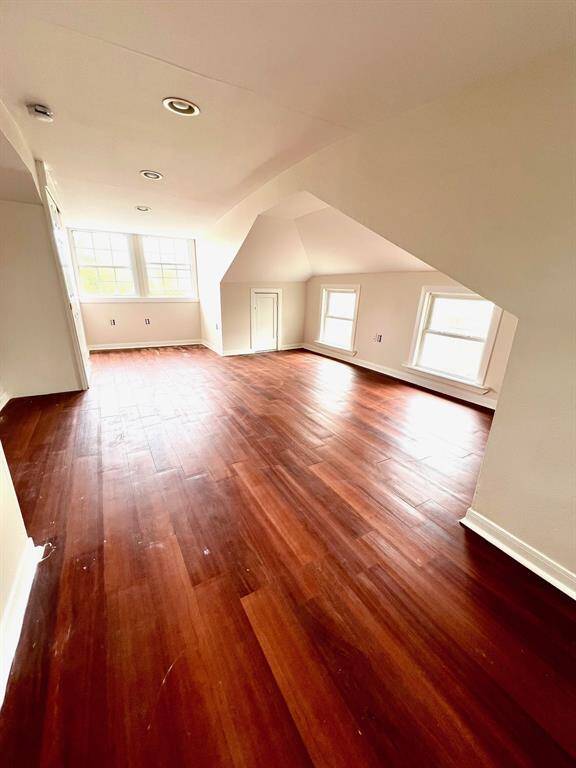 Upstairs large sunlit room